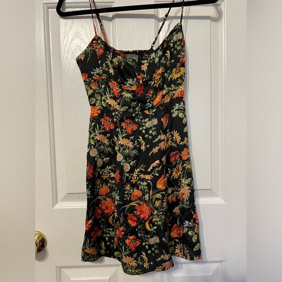 NWT Urban outfitters Petra satin sweetheart mini dress Size XS - Picture 2 of 6